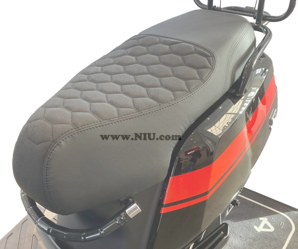 NIU NQi Zadel Buddy Overtrek New Model 2020 RS-Look Zwart stiksel